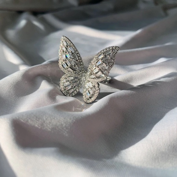 Adjustable large butterfly ring - Picture 3 of 4